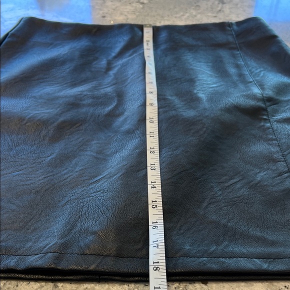 Topshop Black Faux Leather Mini Skirt 8 - Picture 4 of 7